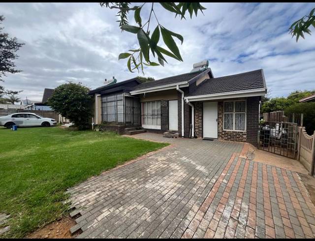 9 BEDROOM HOUSE FOR SALE IN KEMPTON PARK EXT 02